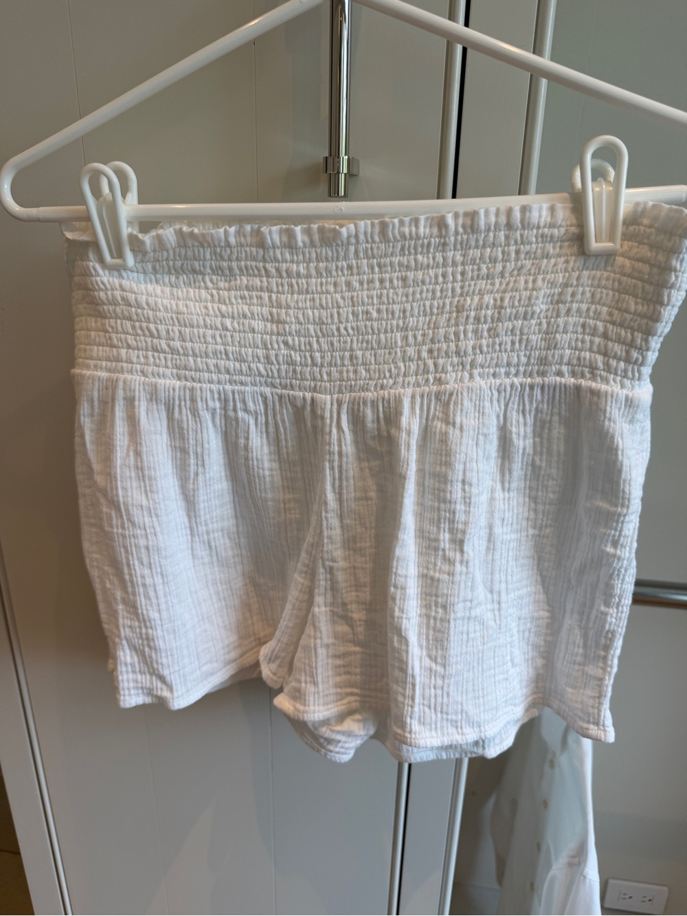 Vineyard Vines White Smocked High-Waist Cotton Shorts